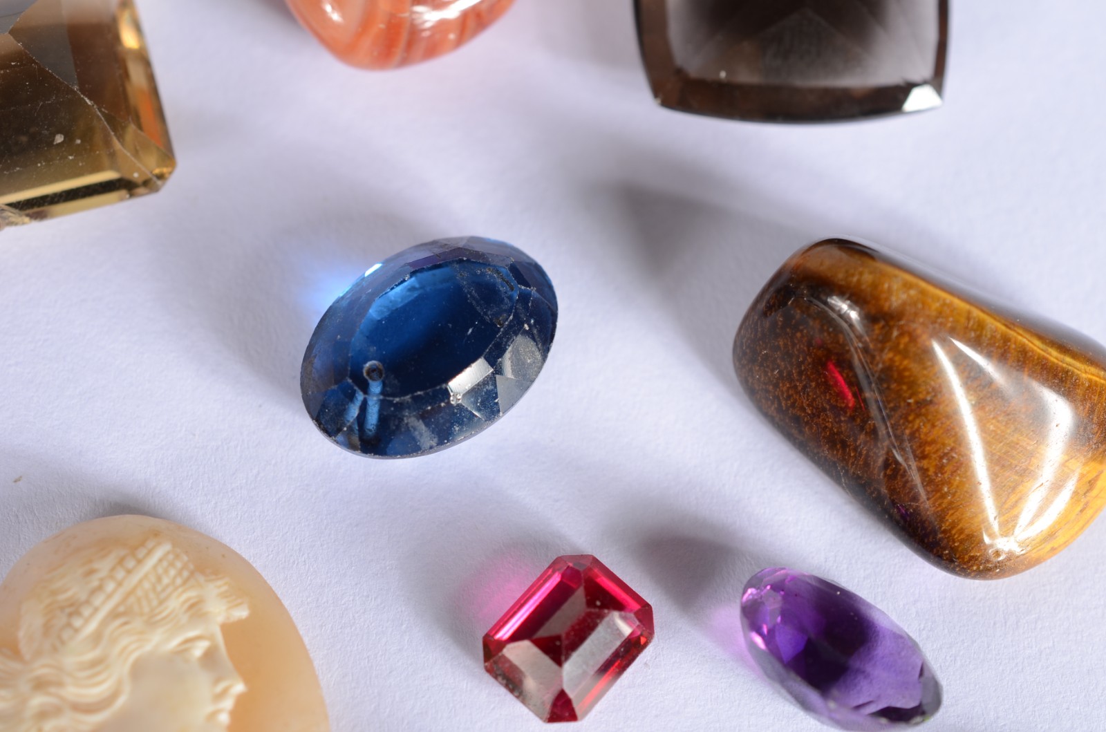 Lote com pedras coloridas semi preciosas de vários tamanhos e cores... - foto 11 de 11