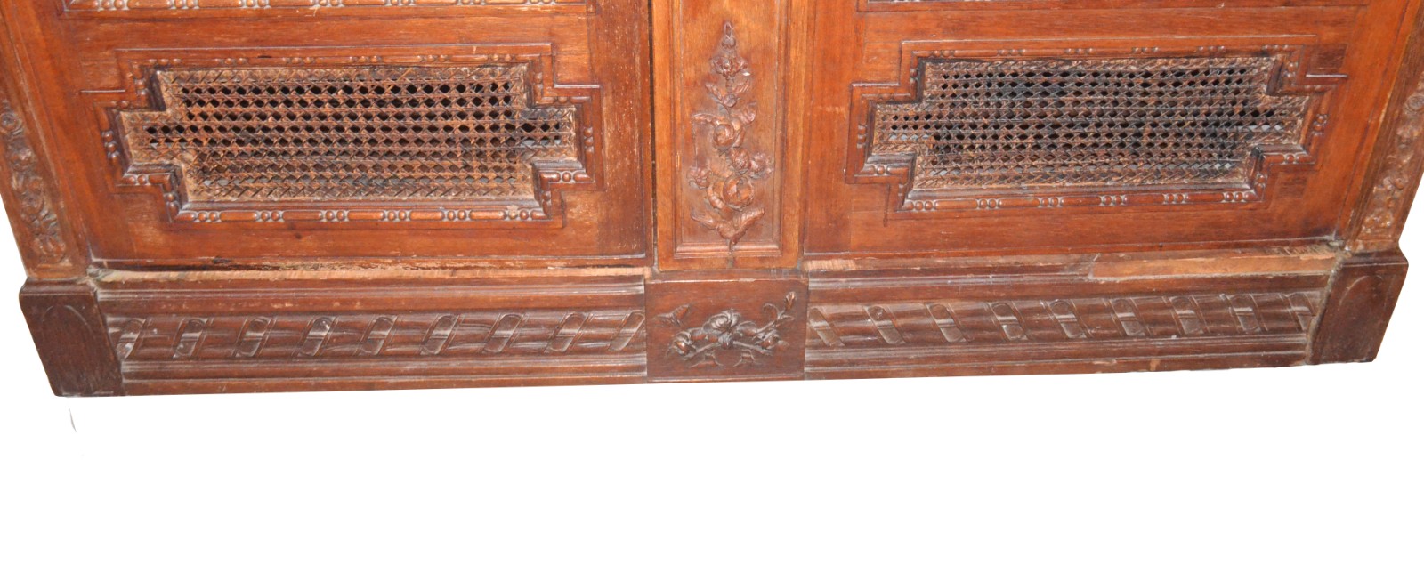 Armário de madeira nobre, 2 portas com espelhos bisotados, detalhes... - foto 6 de 11