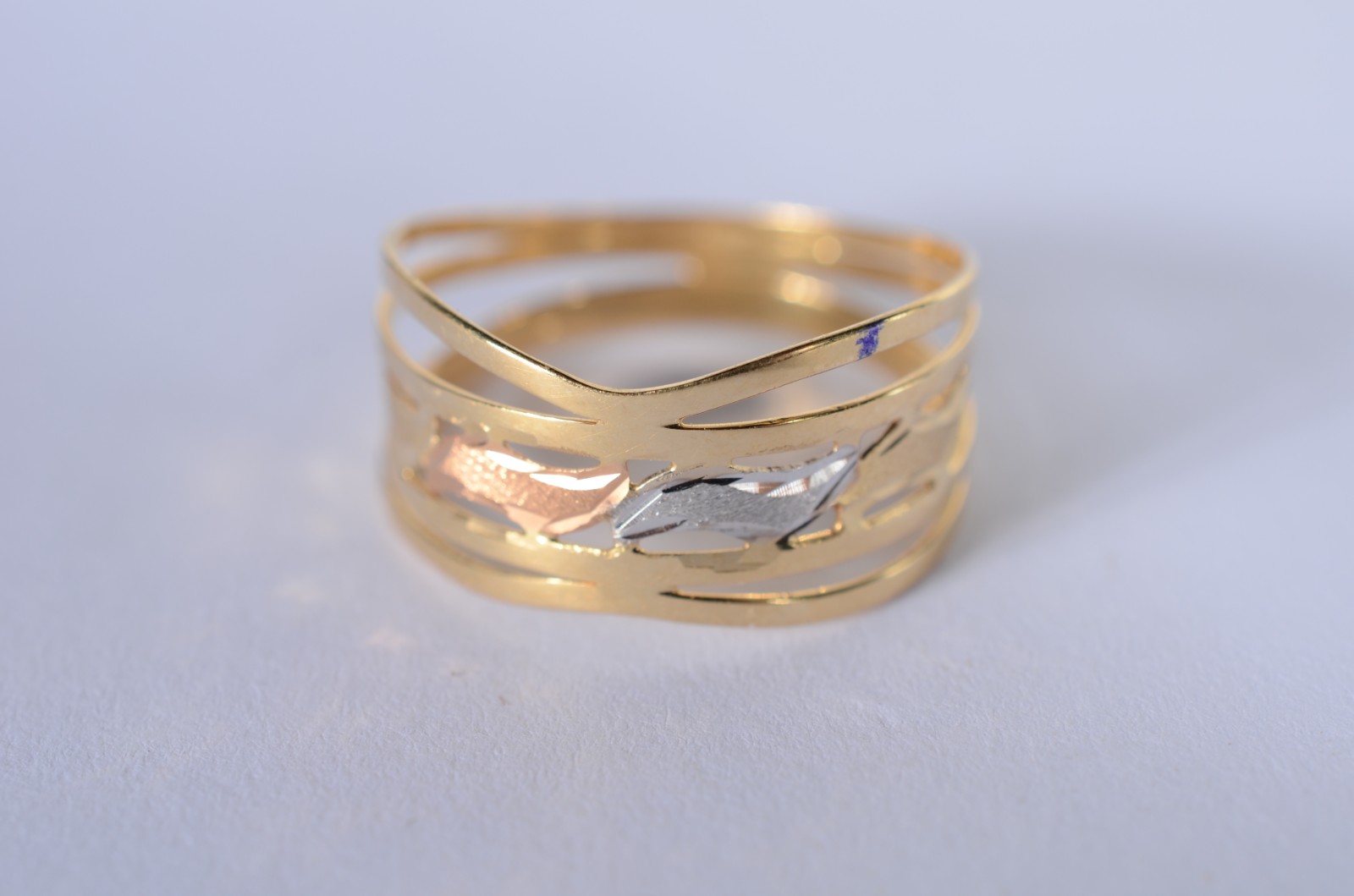 Anel de ouro 18 k., contraste 750 mls, aro 18. (Por motivos de... - foto 1 de 6