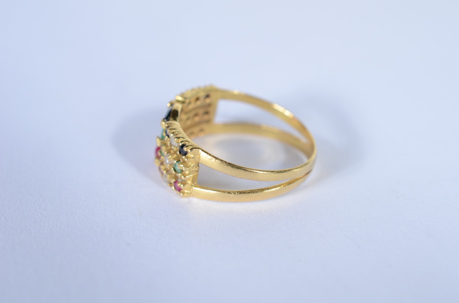 Anel de ouro 18 k., contraste 750 mls, cravejado com brilhantes... - foto 5 de 8