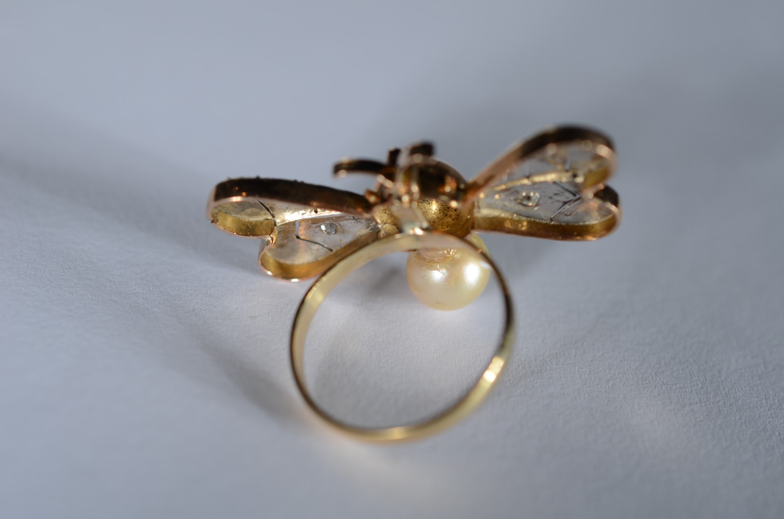 Anel de ouro 18 k.., feitio abelha com asas com brilhantes e olhos de... - foto 4 de 7