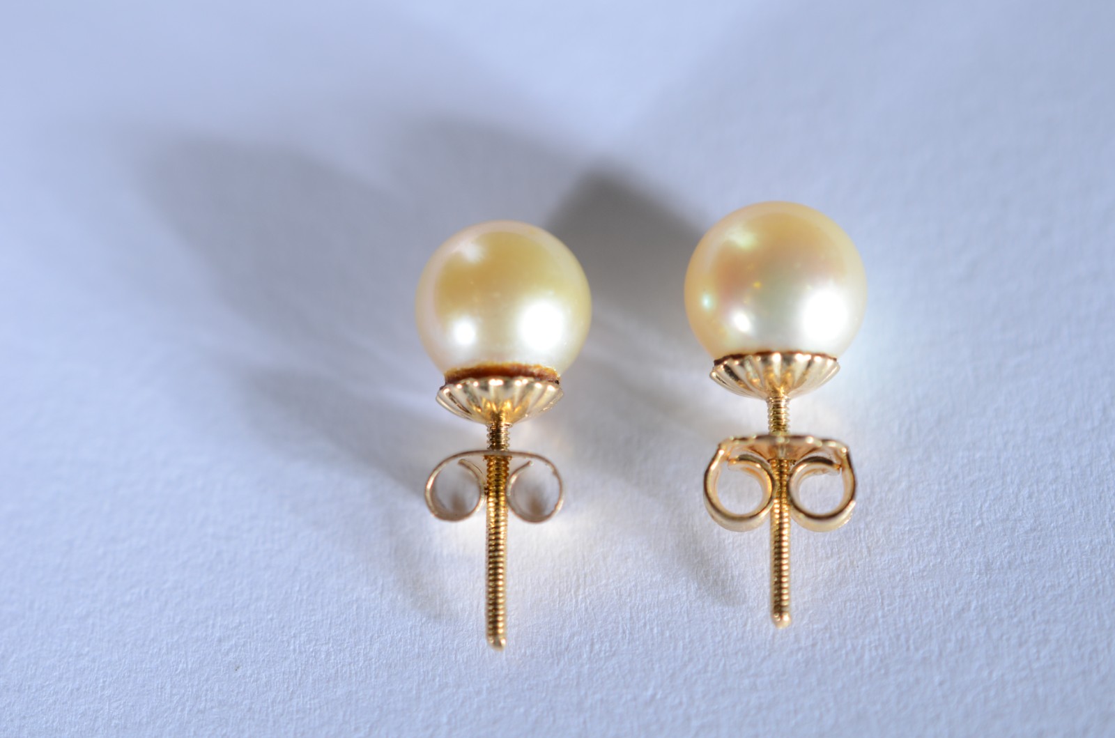 Par de brincos de ouro 18 k. com perola. (Por motivos de segurança a... - foto 1 de 3
