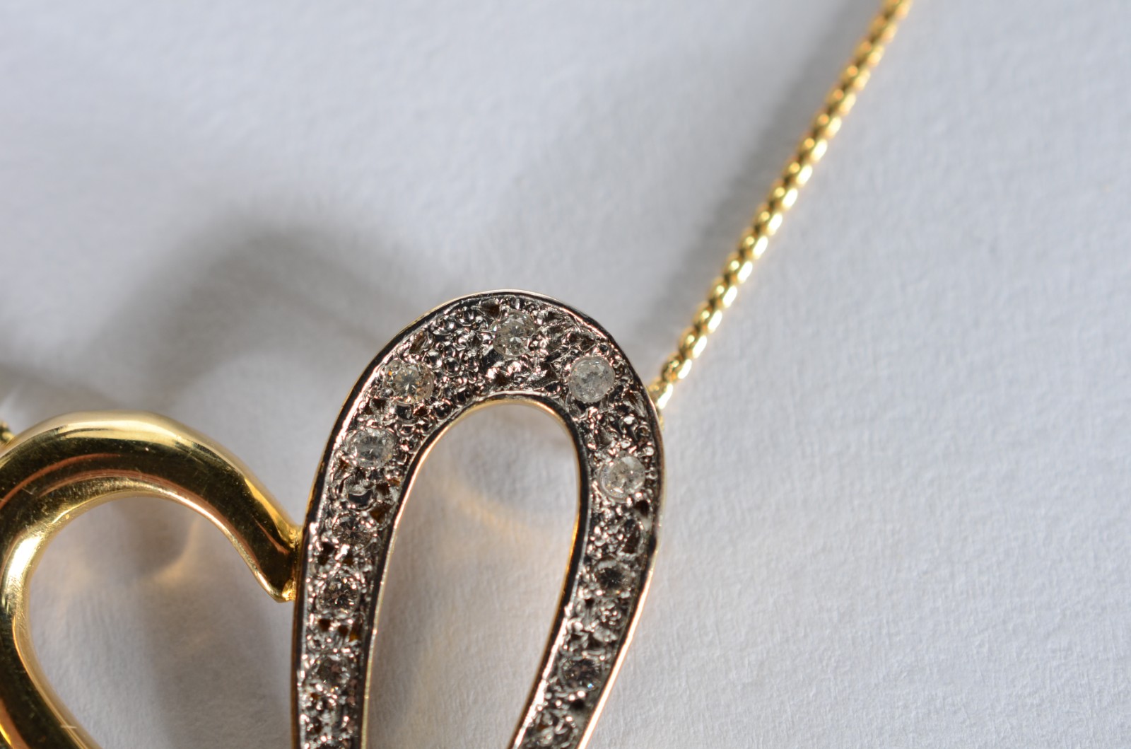 Colar com pendente feitio coração com vazados de ouro 18 k... - foto 3 de 7