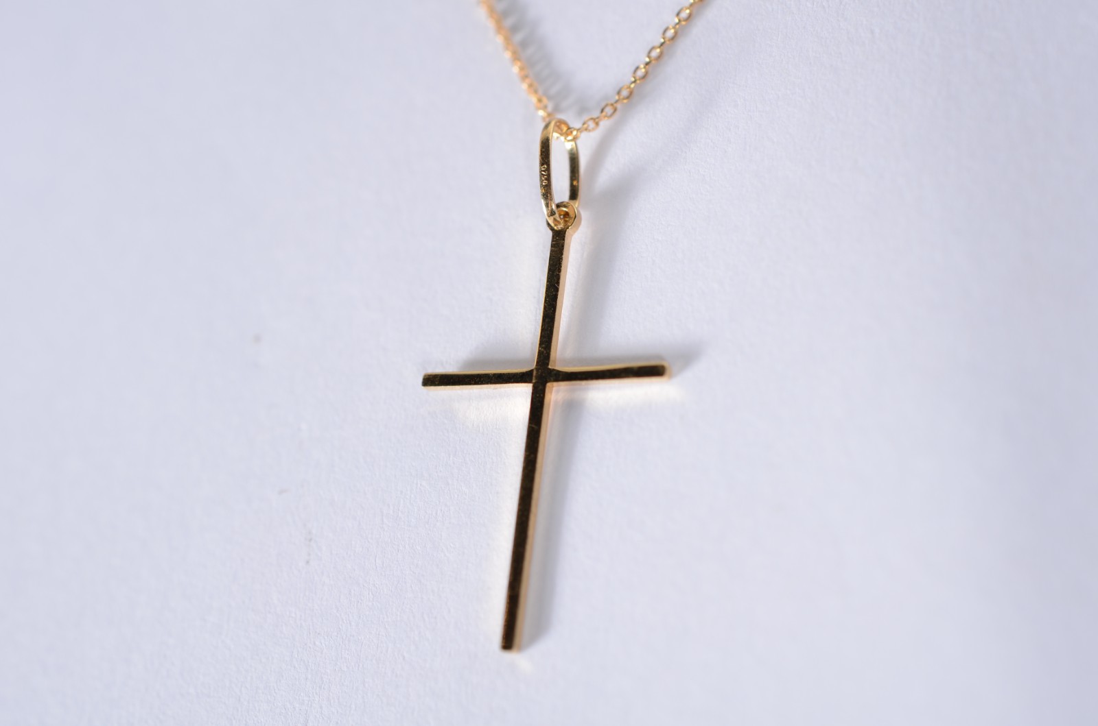 Colar de ouro 18 k., contraste 750 mls com crucifixo. (Por motivos de... - foto 3 de 5