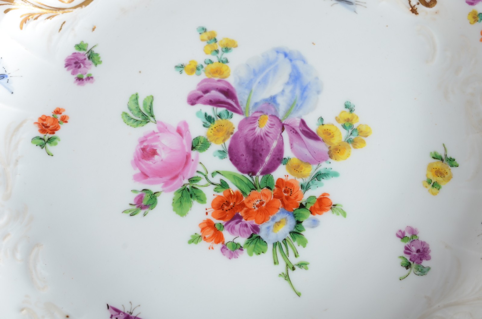 Marques de Abrantes - Prato de porcelana europeia brasonada e... - foto 2 de 9