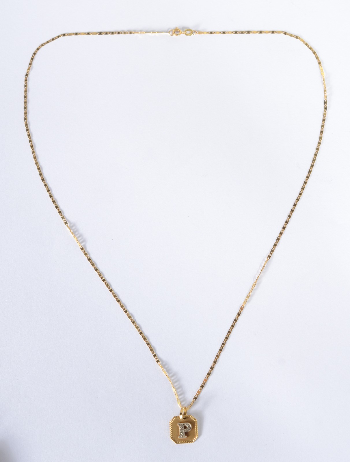 Colar de ouro 18 k., contraste 750 mls, feitio laminado e pendente... - foto 2 de 6