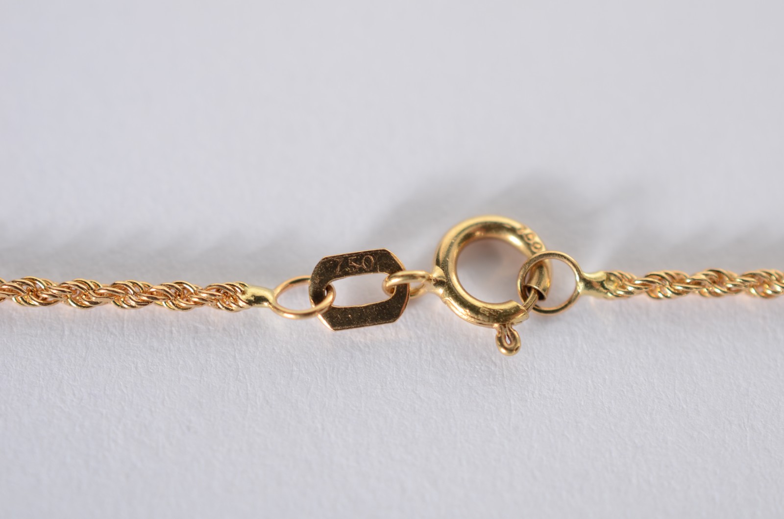 Colar de ouro 18 k., pendente de São Jorge. (Por motivos de segurança... - foto 4 de 7