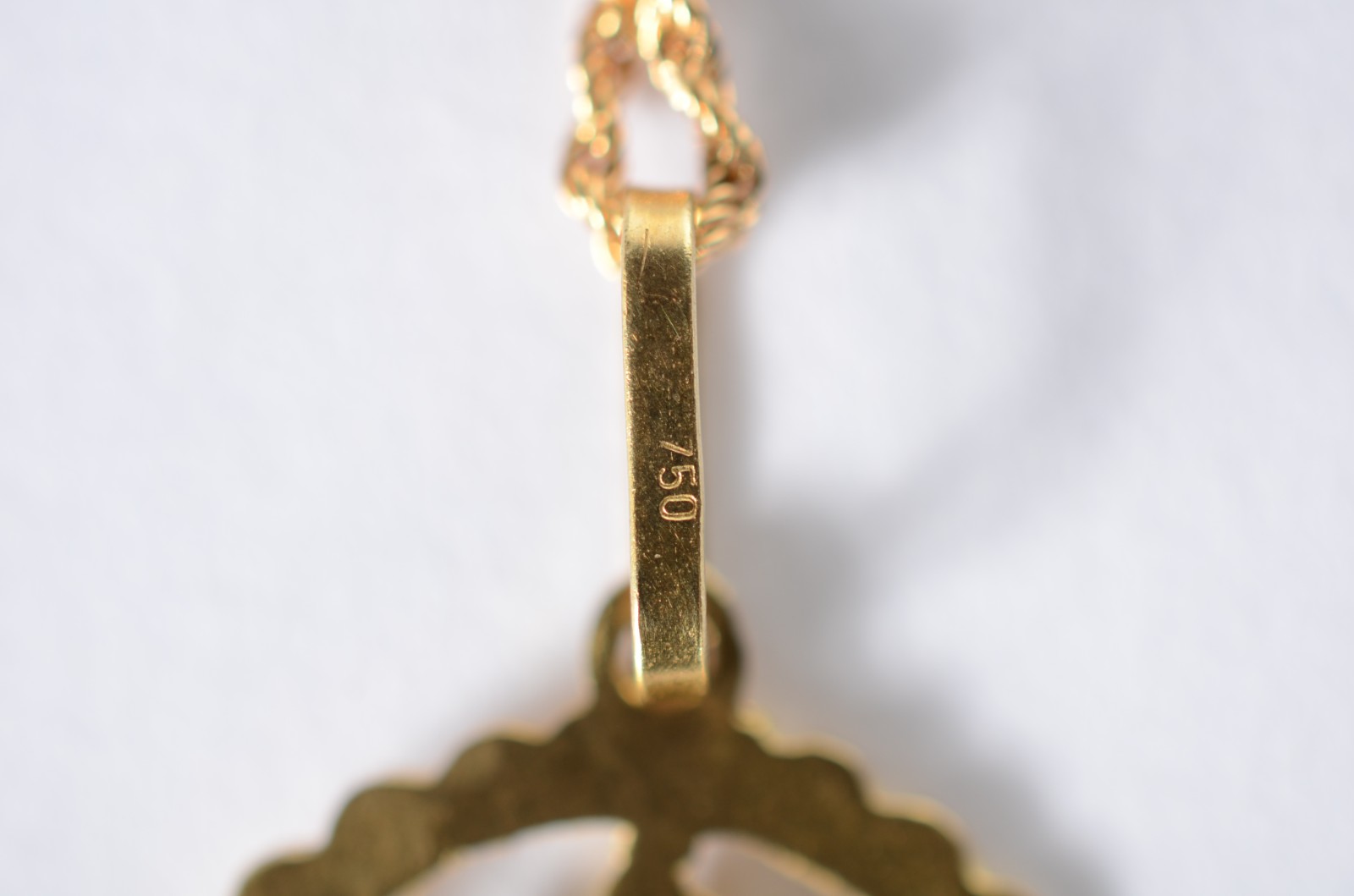 Colar de ouro 18 k., pendente de São Jorge. (Por motivos de segurança... - foto 6 de 7