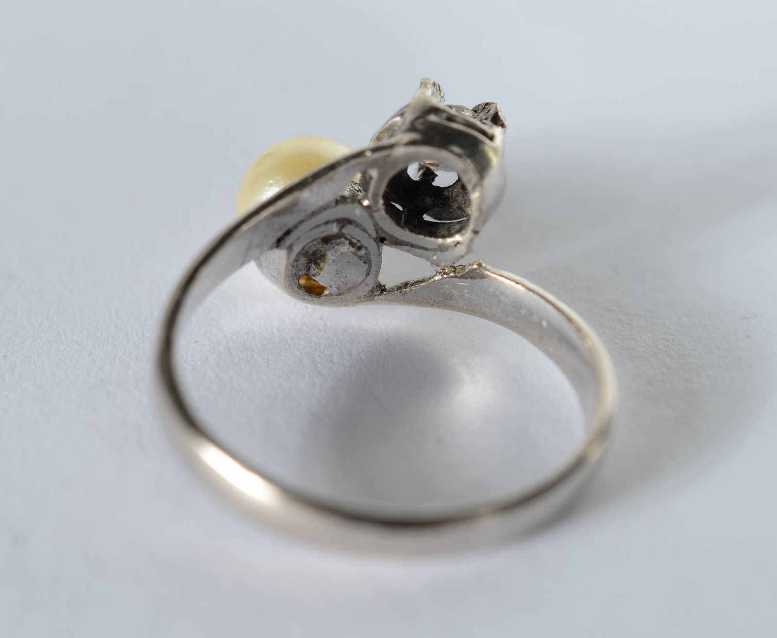 Anel de ouro branco Romeu e Julieta com um brilhante de 0,20 ct e... - foto 2 de 6