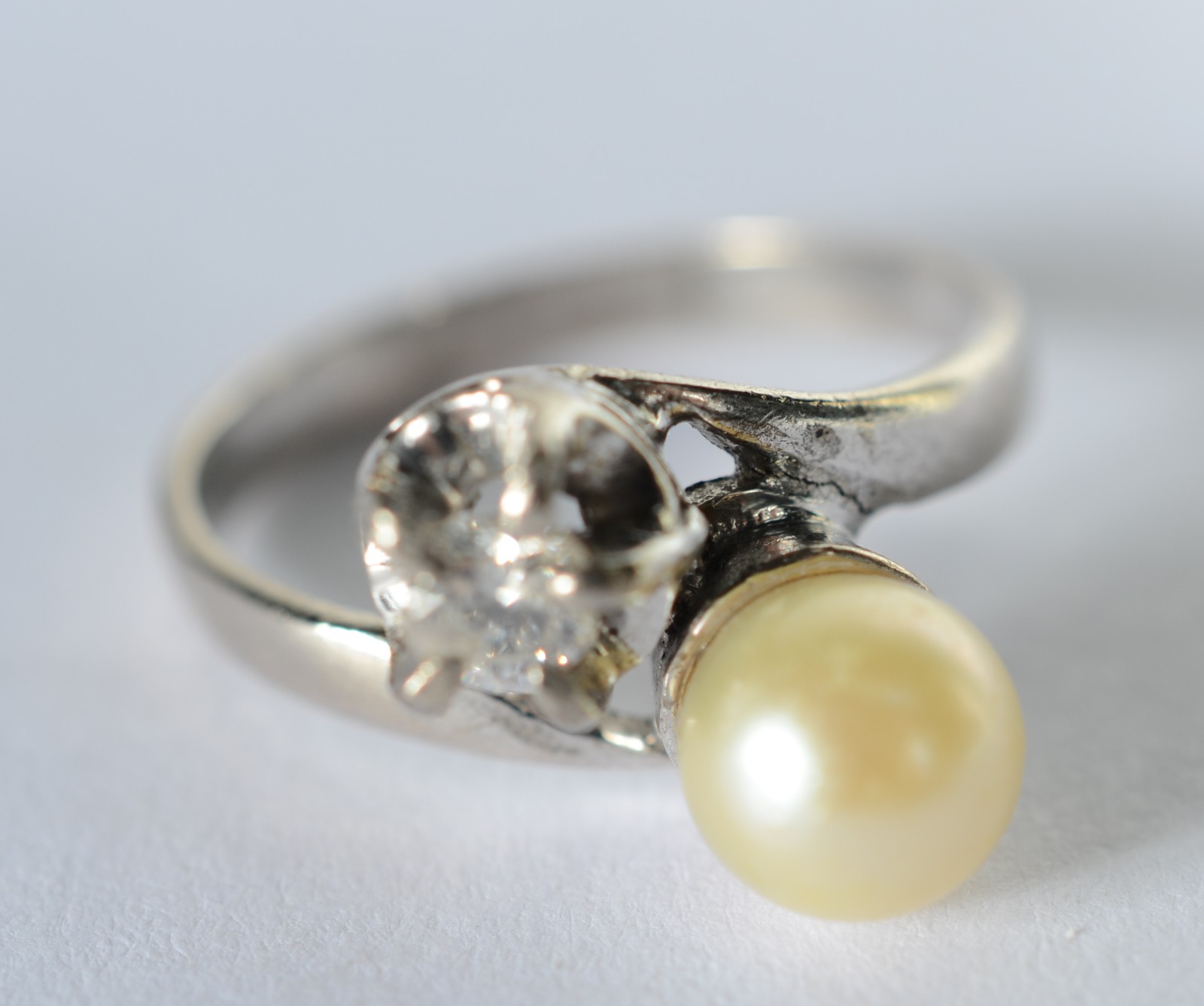 Anel de ouro branco Romeu e Julieta com um brilhante de 0,20 ct e... - foto 3 de 6