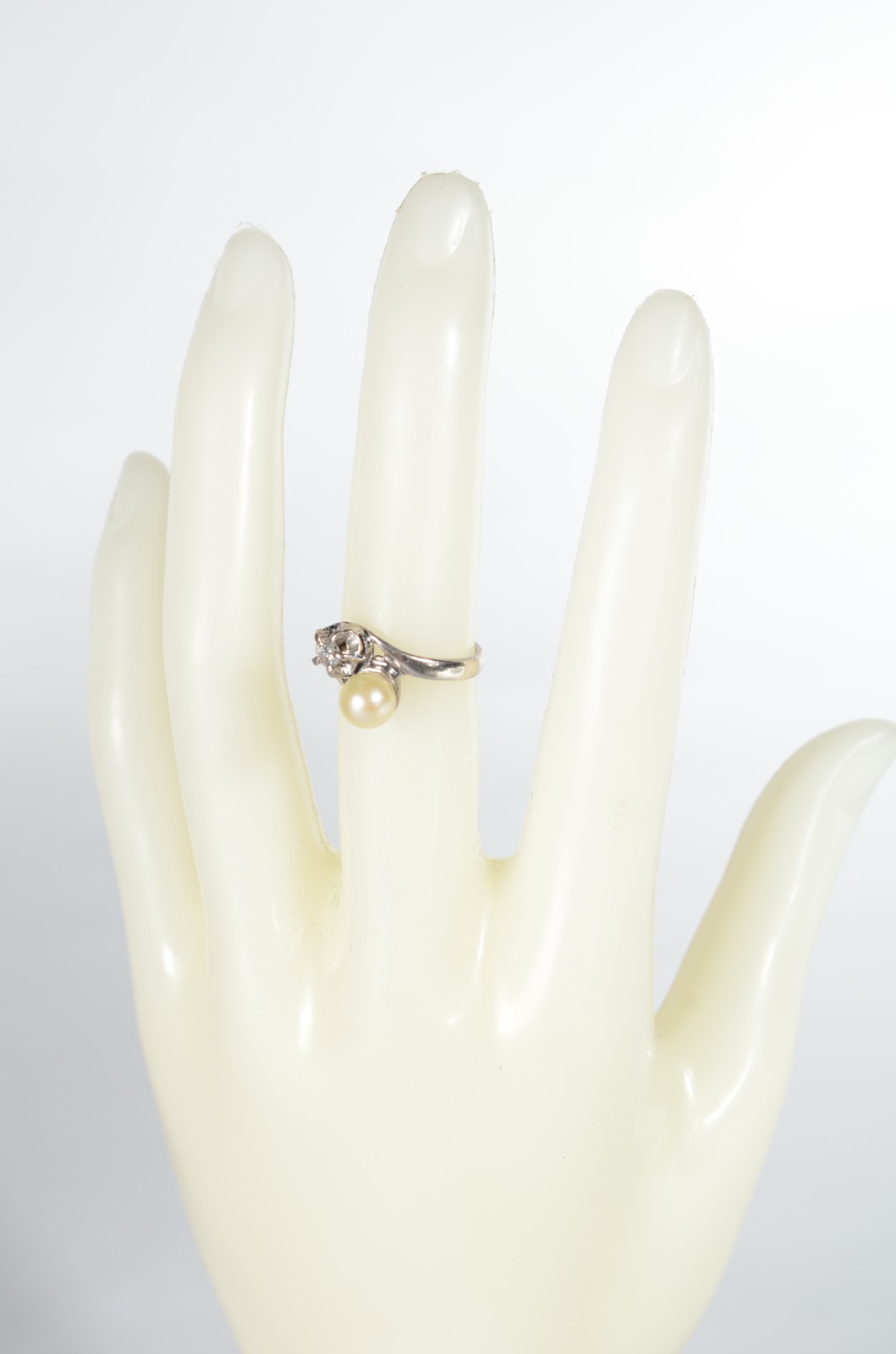 Anel de ouro branco Romeu e Julieta com um brilhante de 0,20 ct e... - foto 5 de 6