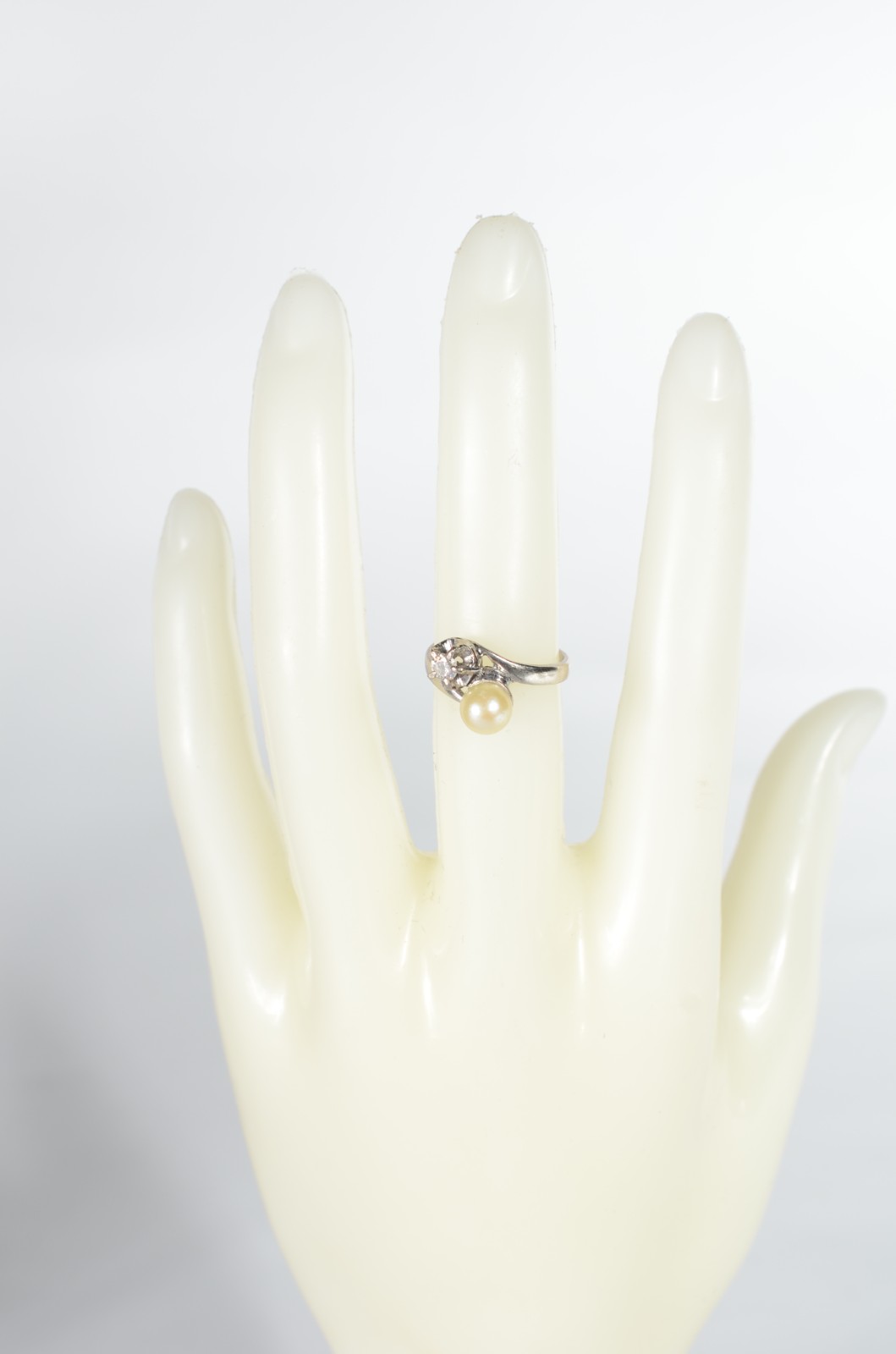 Anel de ouro branco Romeu e Julieta com um brilhante de 0,20 ct e... - foto 6 de 6
