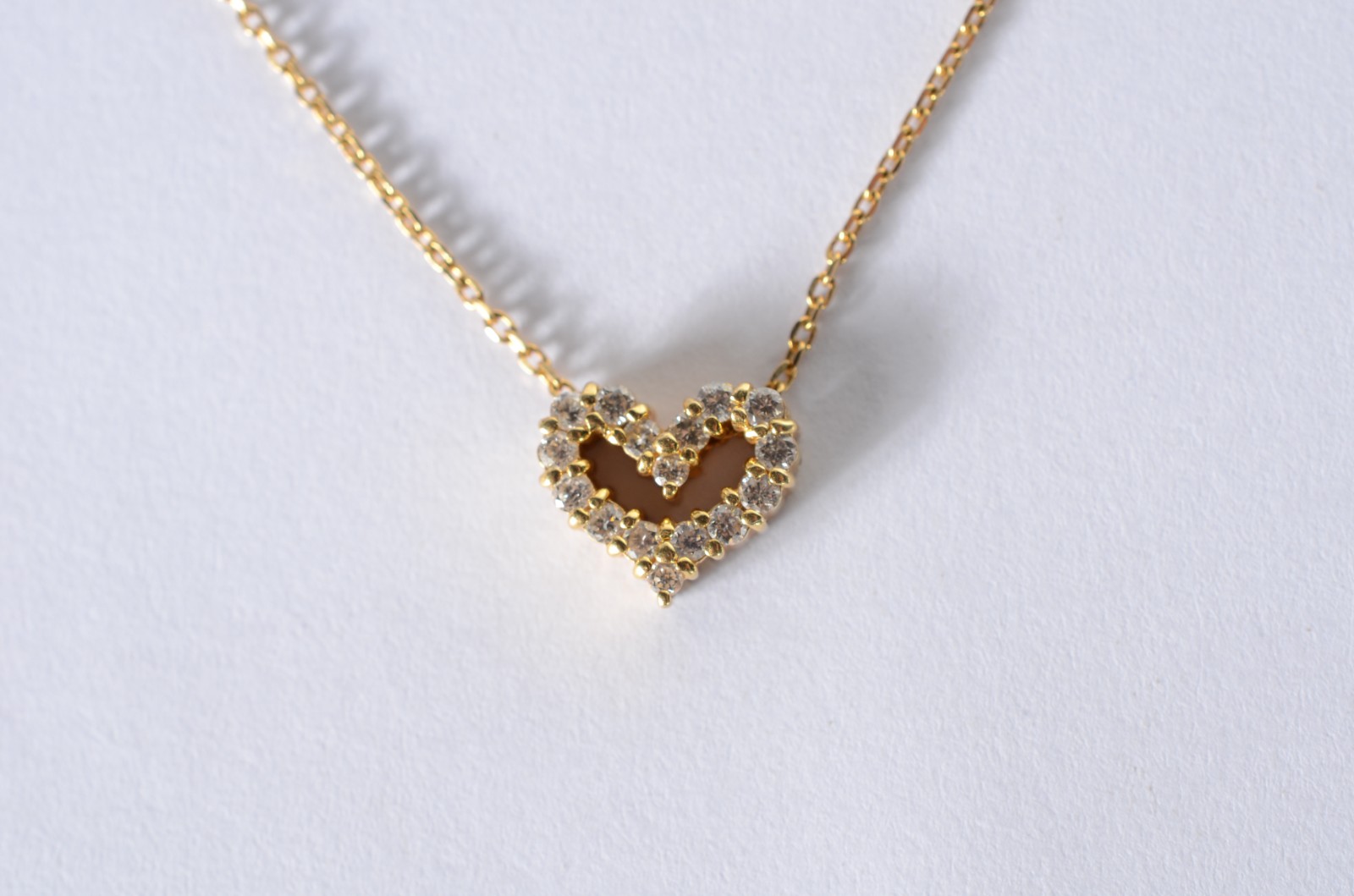 Colar de ouro 18 k., contraste 750 com pendente na forma de coração... - foto 1 de 7