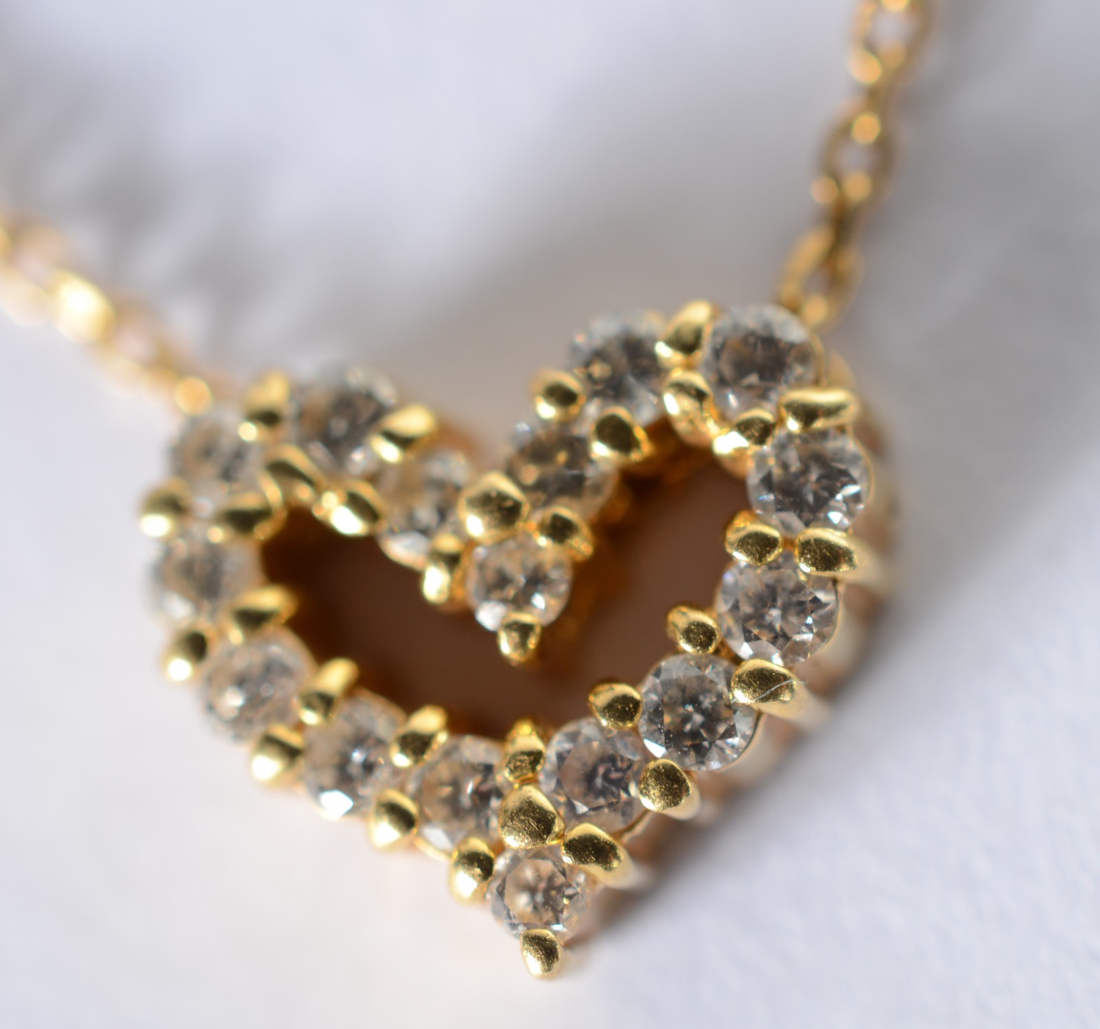 Colar de ouro 18 k., contraste 750 com pendente na forma de coração... - foto 3 de 7
