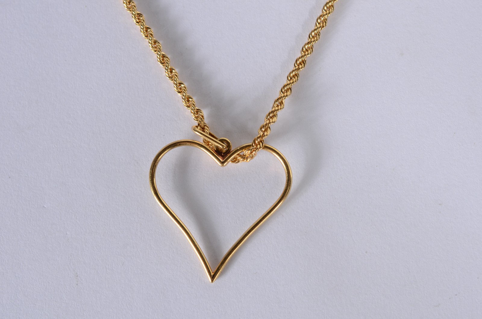 Colar de ouro 18 k., contraste 750 mls com pendente na forma de... - foto 2 de 5