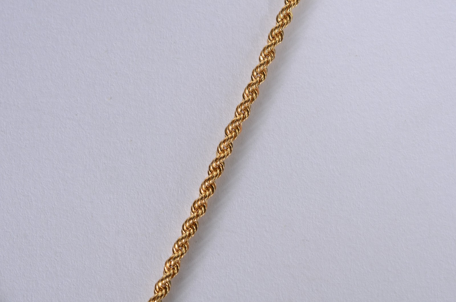 Colar de ouro 18 k., contraste 750 mls com pendente na forma de... - foto 3 de 5
