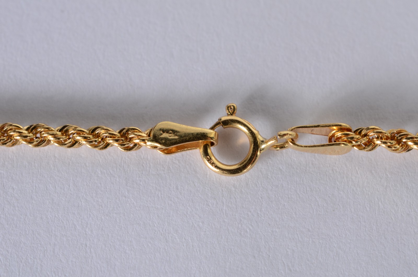 Colar de ouro 18 k., contraste 750 mls com pendente na forma de... - foto 4 de 5