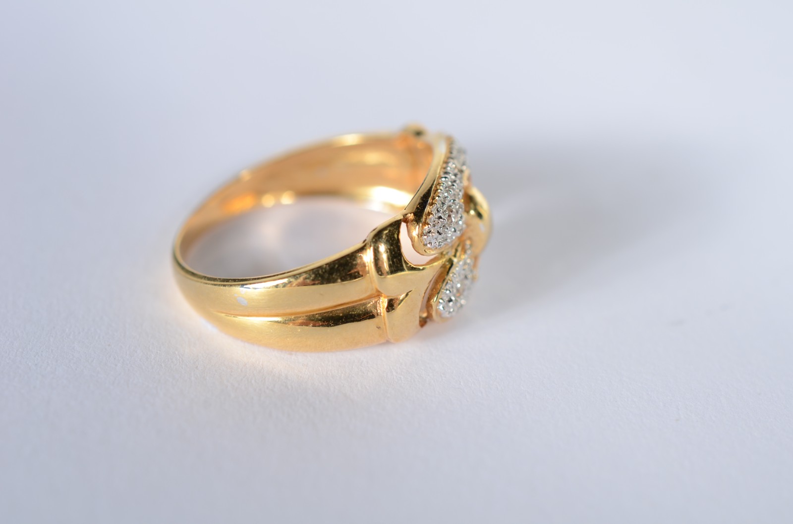 Anel de ouro 18 k., contraste 750 mls, cravejado com mini brilhantes... - foto 4 de 6