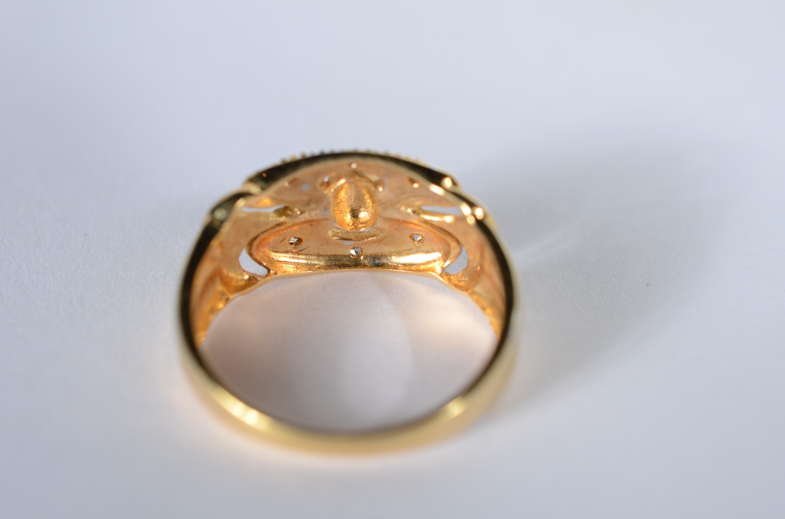 Anel de ouro 18 k., contraste 750 mls, cravejado com mini brilhantes... - foto 5 de 6
