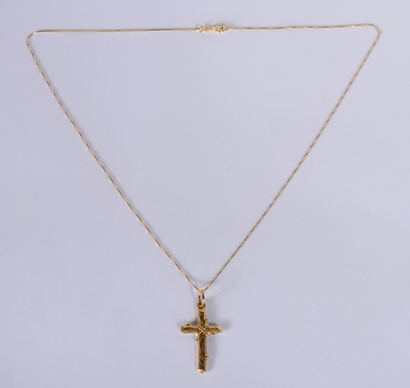 Colar de ouro 18 k., contraste 750 mls com crucifixo. (Por motivos de... - foto 2 de 6