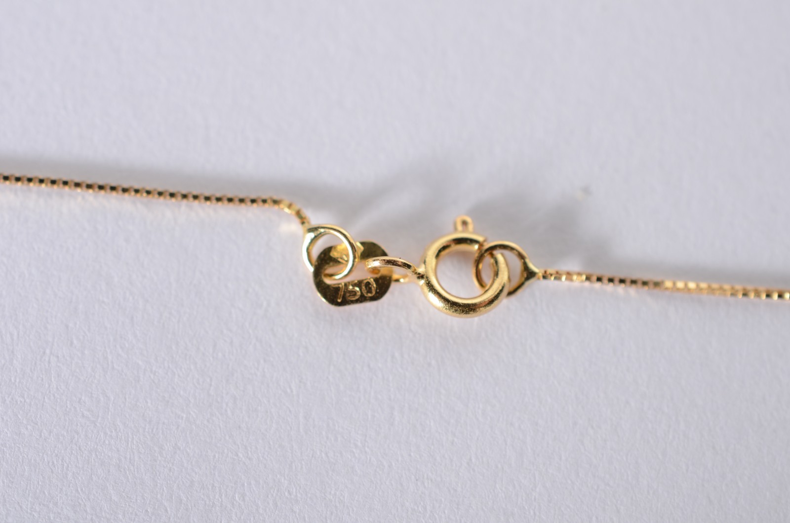Colar de ouro 18 k., contraste 750 mls com crucifixo. (Por motivos de... - foto 4 de 6