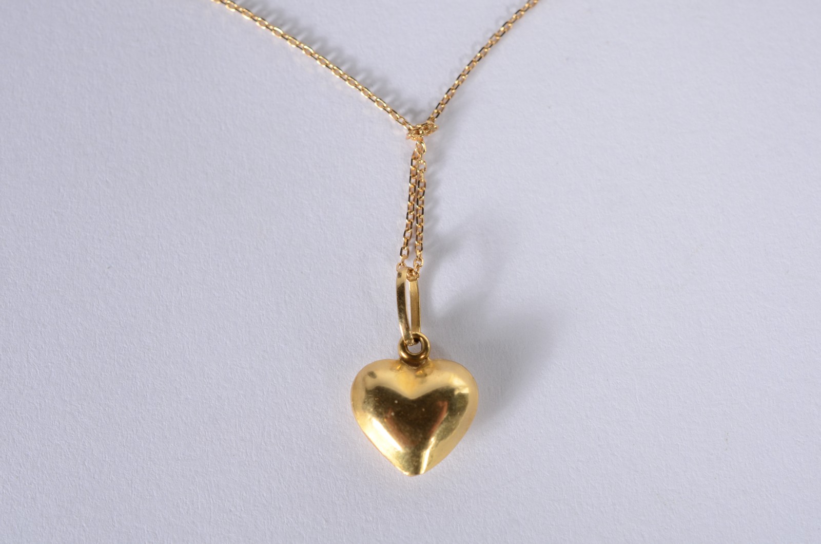 Colar de ouro 18 k., contraste 750 mls com pendente na forma de... - foto 1 de 5