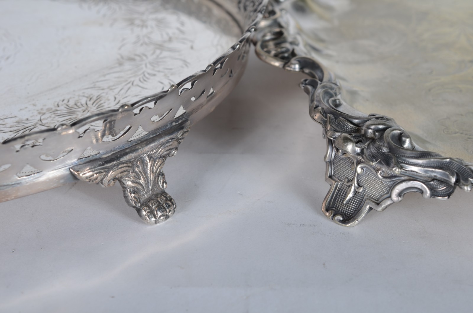 Diversas peças de metal prateado, sendo: cachepot, 2 salvas, 7 porta... - foto 6 de 11