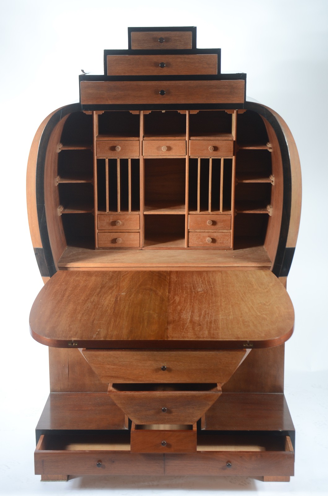 Cômoda papeleira, estilo Art Deco, tampo articulado com escaninhos e... - foto 3 de 11