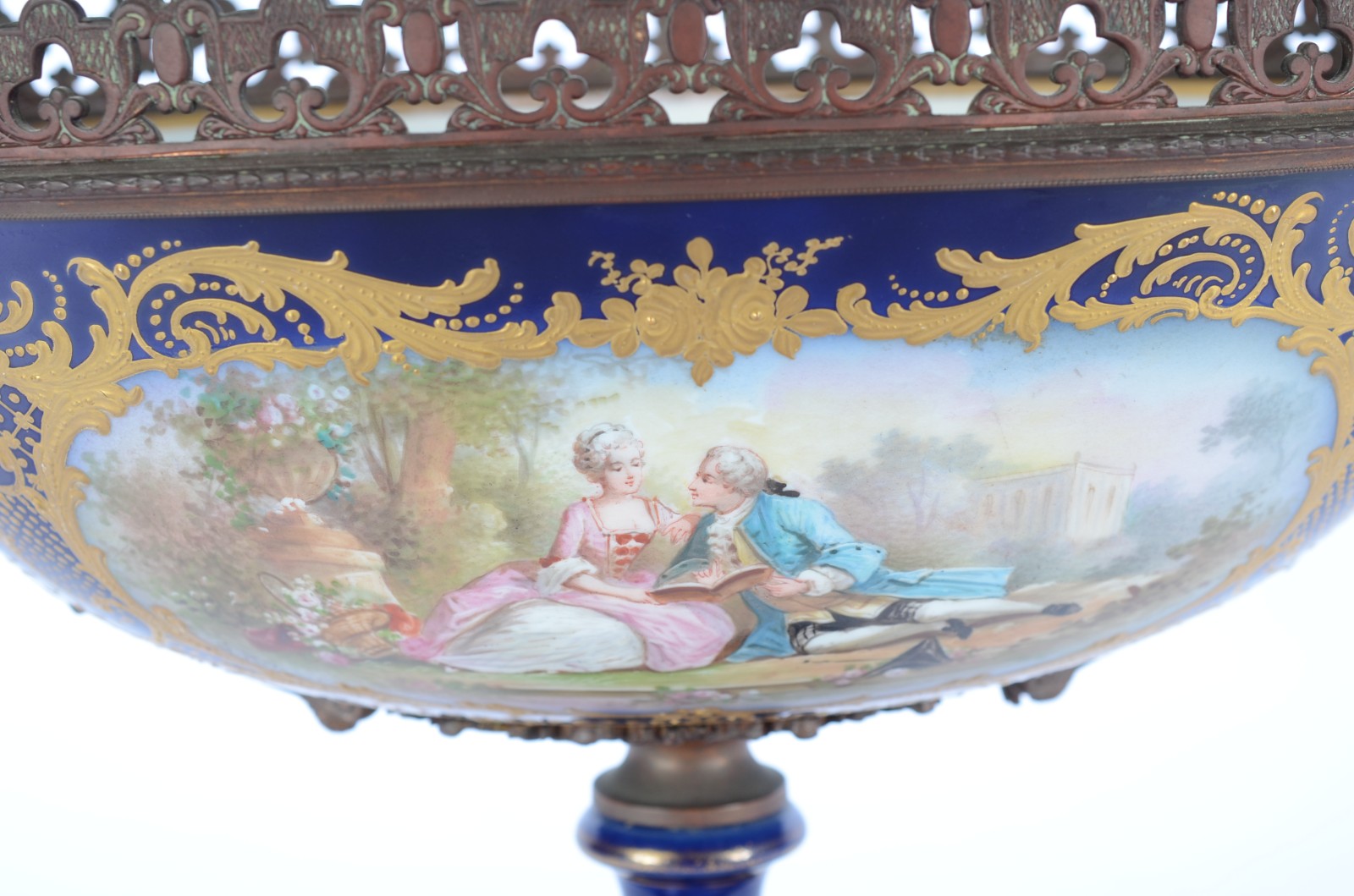 Elegante fruteira de porcelana francesa azul cobalto com cena... - foto 2 de 11