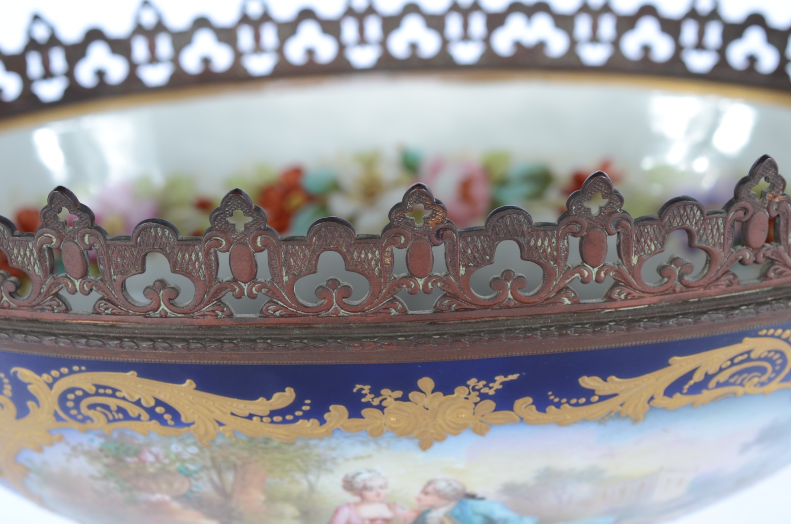 Elegante fruteira de porcelana francesa azul cobalto com cena... - foto 7 de 11