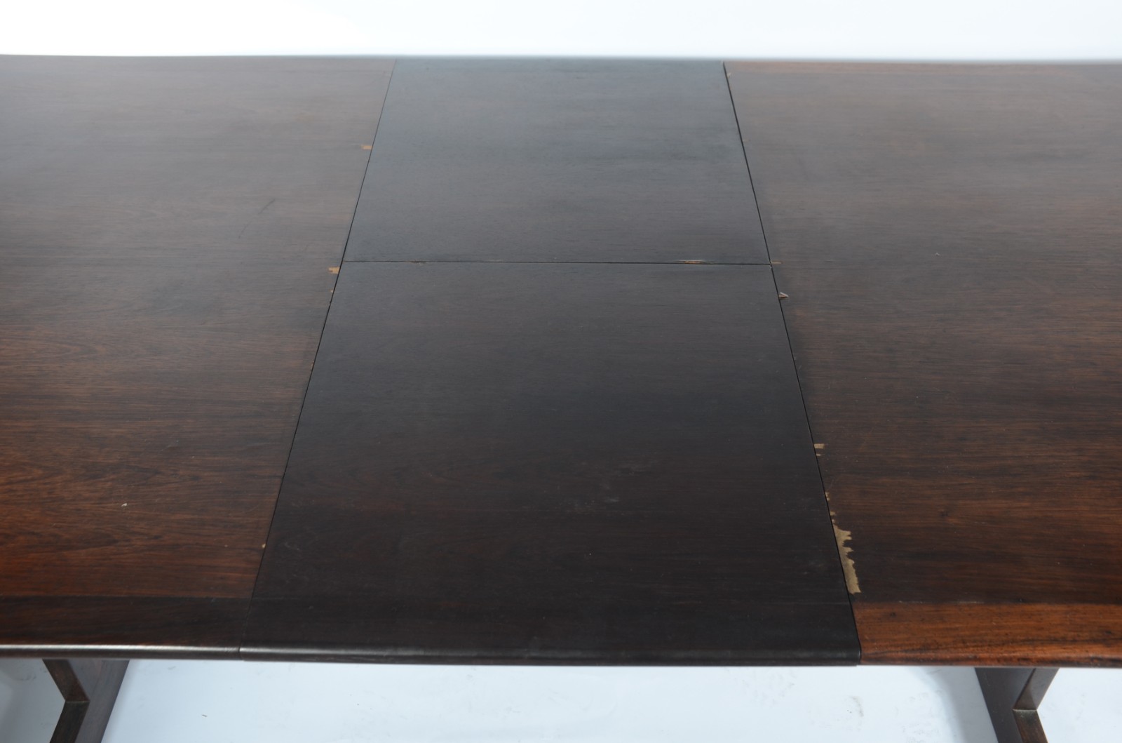 Mesa de jantar laminada de jacarandá, tampo retangular com tábua... - foto 3 de 11