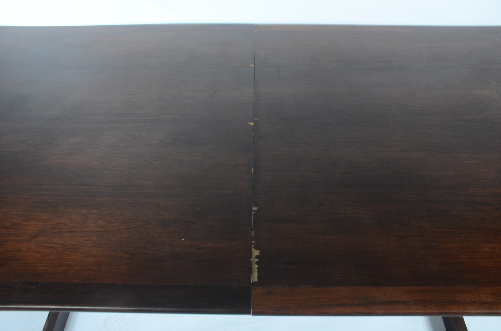 Mesa de jantar laminada de jacarandá, tampo retangular com tábua... - foto 7 de 11