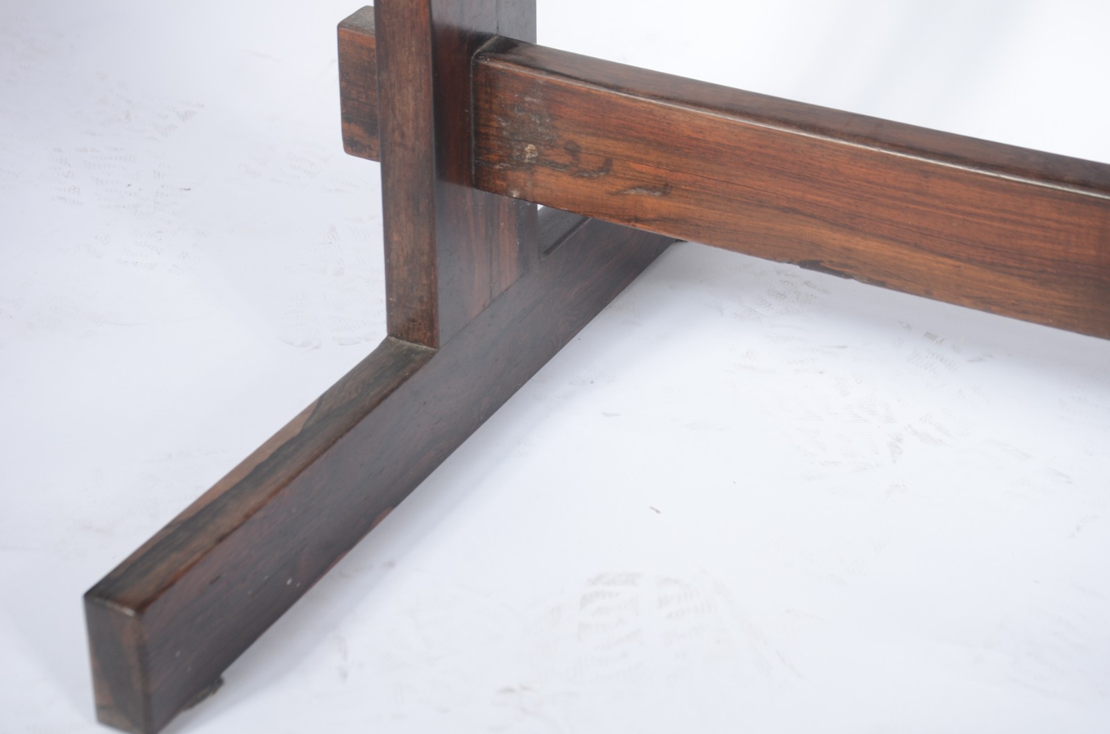 Mesa de jantar laminada de jacarandá, tampo retangular com tábua... - foto 8 de 11