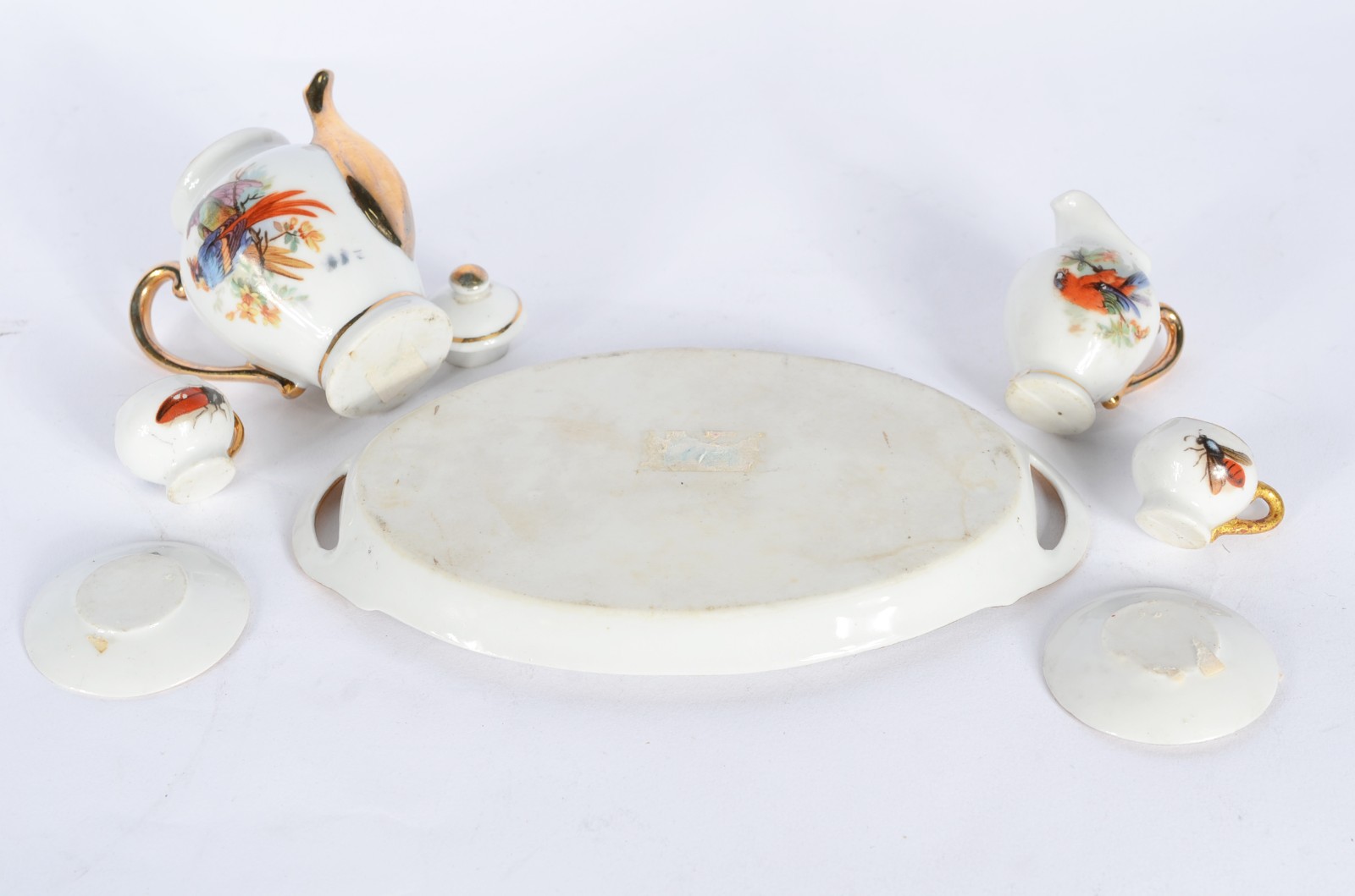 Três conjuntos de tete a tete em miniaturas de porcelana no total de... - foto 4 de 11