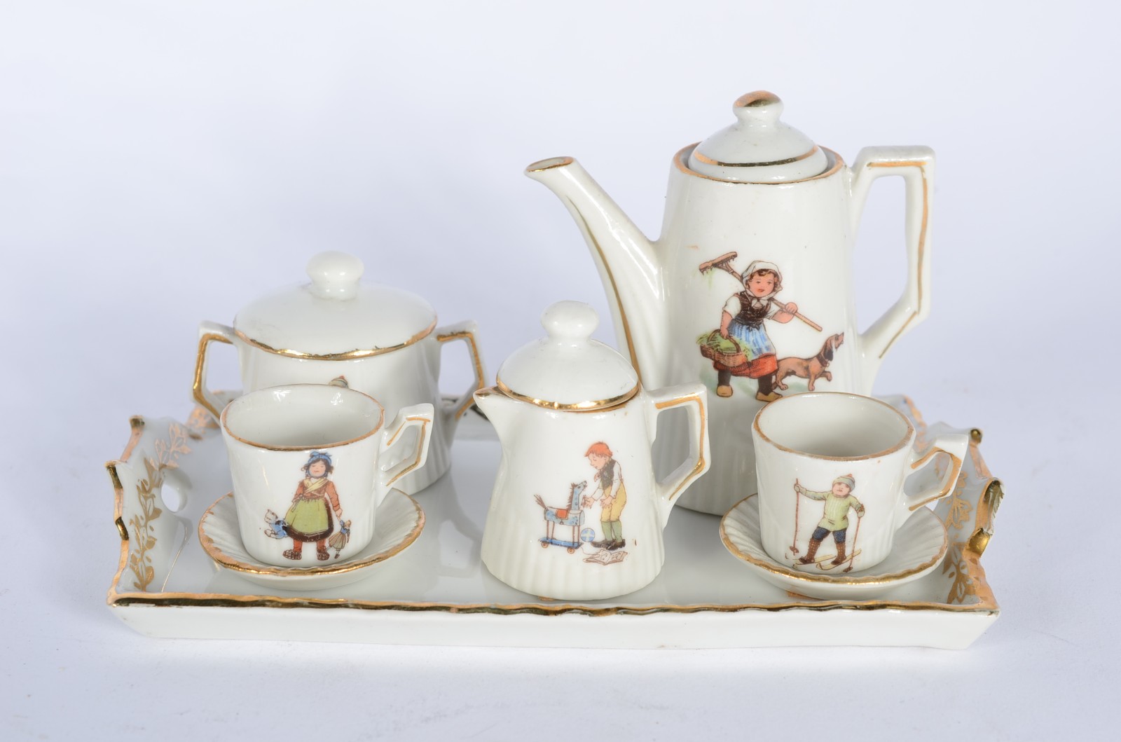 Três conjuntos de tete a tete em miniaturas de porcelana no total de... - foto 5 de 11