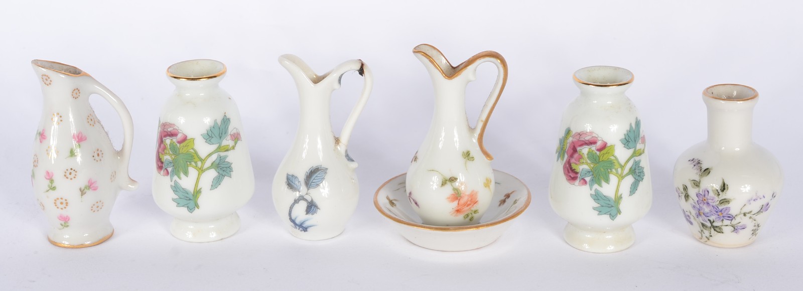 Coleção com 21 peças diversas de miniaturas em porcelana. - foto 2 de 11