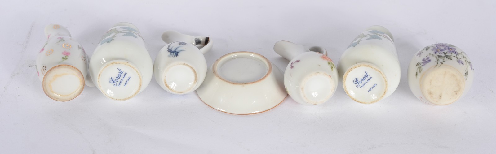 Coleção com 21 peças diversas de miniaturas em porcelana. - foto 3 de 11