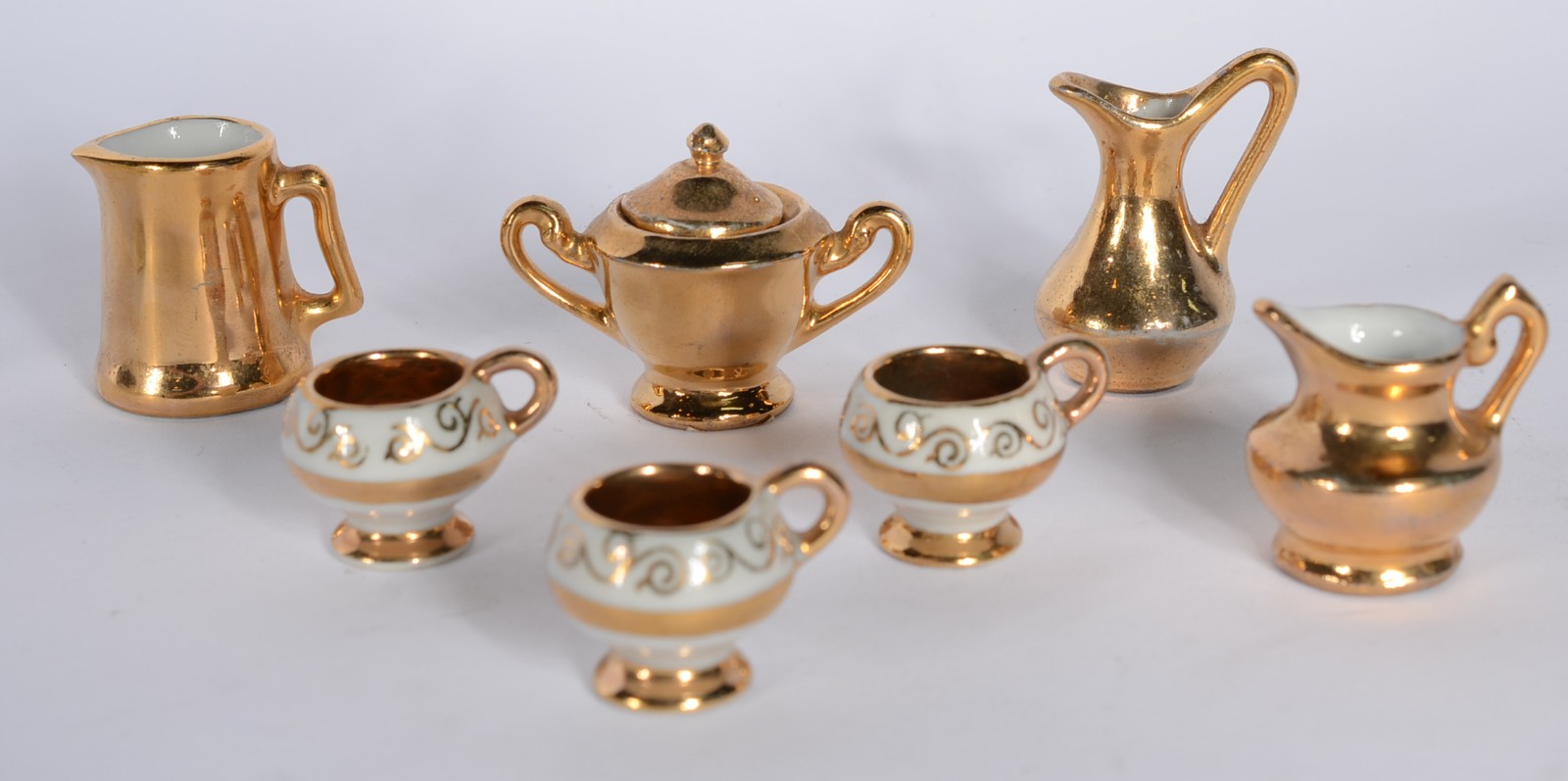 Coleção com 21 peças diversas de miniaturas em porcelana. - foto 10 de 11