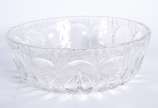 Três peças de vidro, sendo: cinzeiro e 2 bowls. - Três peças de vidro, sendo: cinzeiro e 2 bowls.