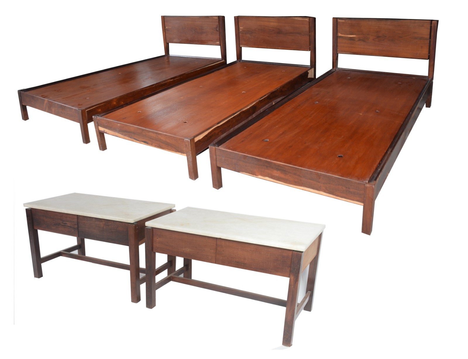 Conjunto com 3 camas de solteiro e par de mesinhas laterais com... - foto 1 de 11