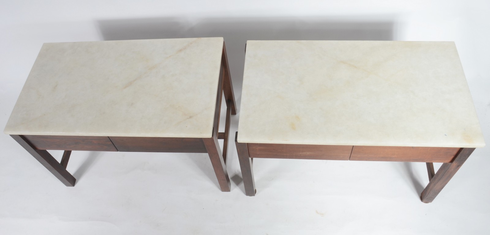 Conjunto com 3 camas de solteiro e par de mesinhas laterais com... - foto 3 de 11
