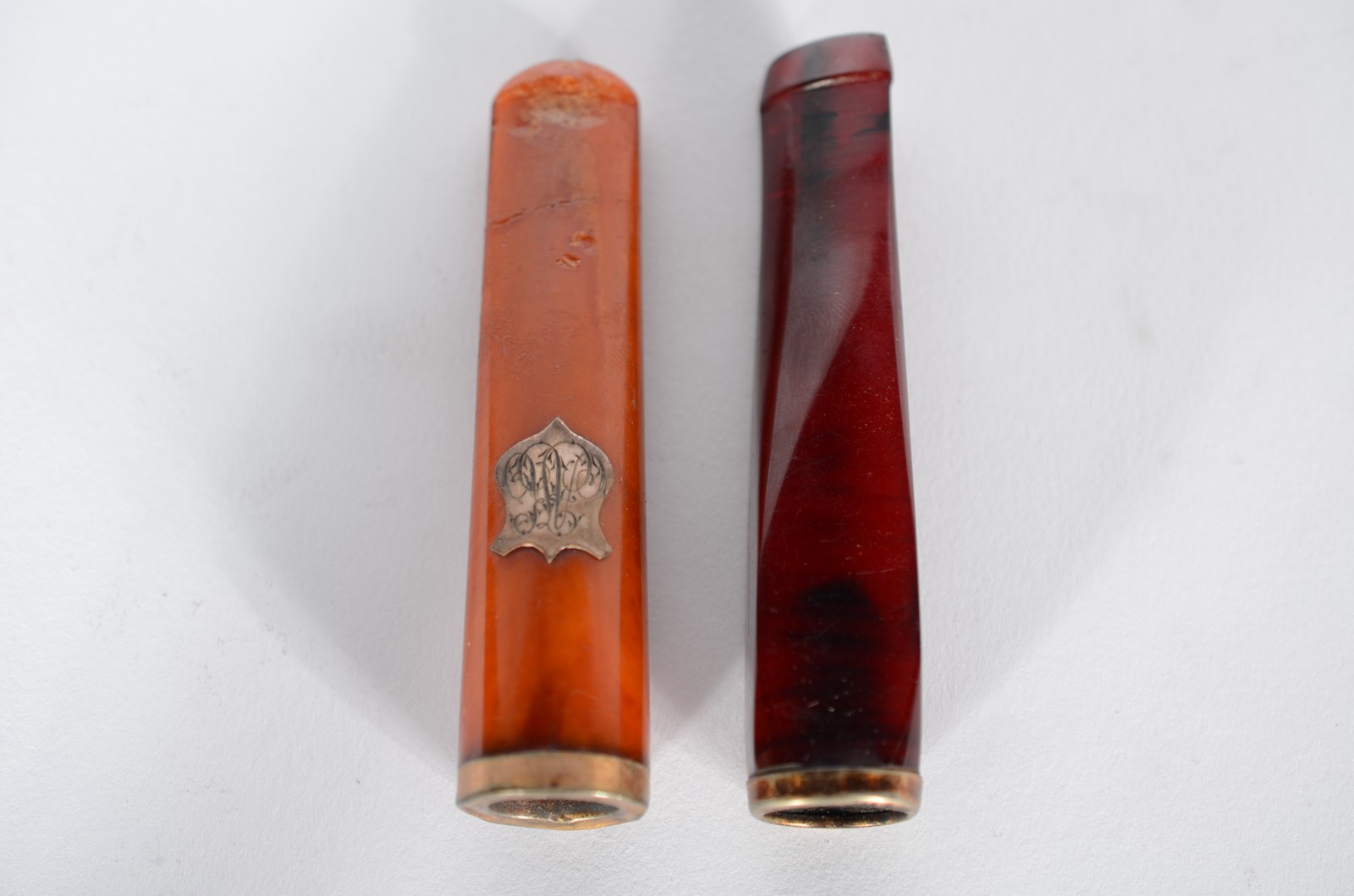 Duas antigas piteiras para cigarros. - foto 1 de 6