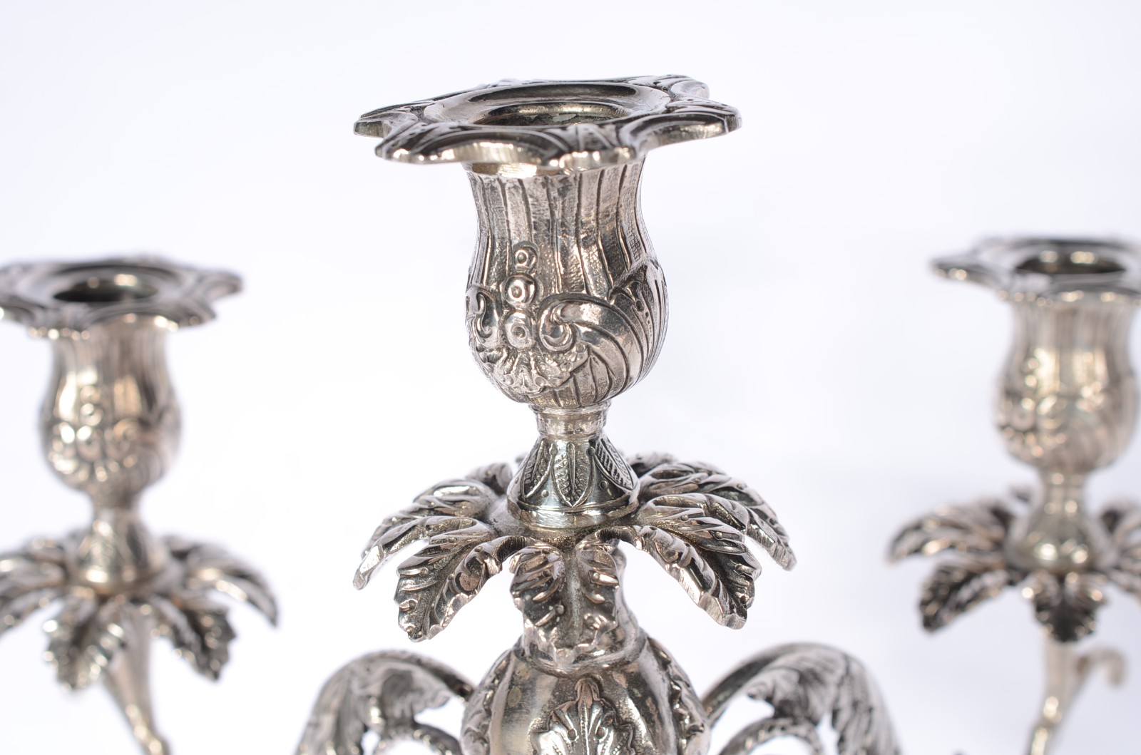 Par de candelabros de prata contraste 833 mls, para 5 velas cada... - foto 2 de 11