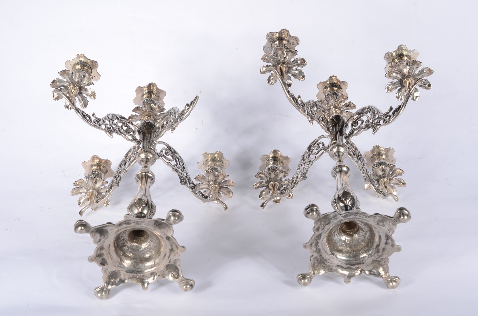 Par de candelabros de prata contraste 833 mls, para 5 velas cada... - foto 11 de 11