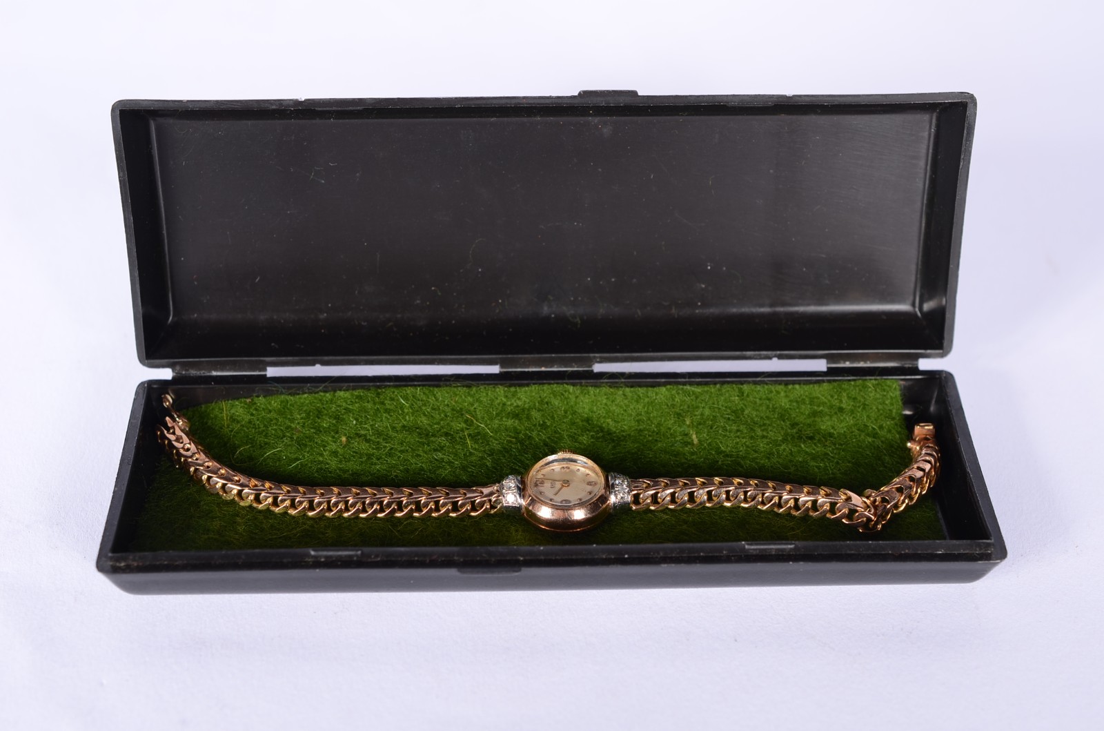 Relógio feminino de ouro 18k., marca Ebel -17 rubis, com mini... - foto 2 de 11