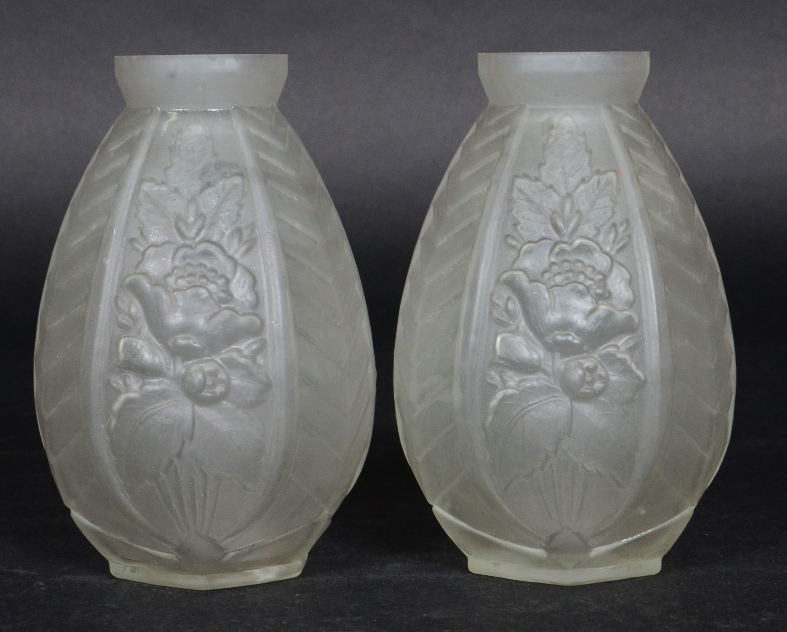 Par vasos de vidro fosco estilo Art Deco - foto 2 de 3
