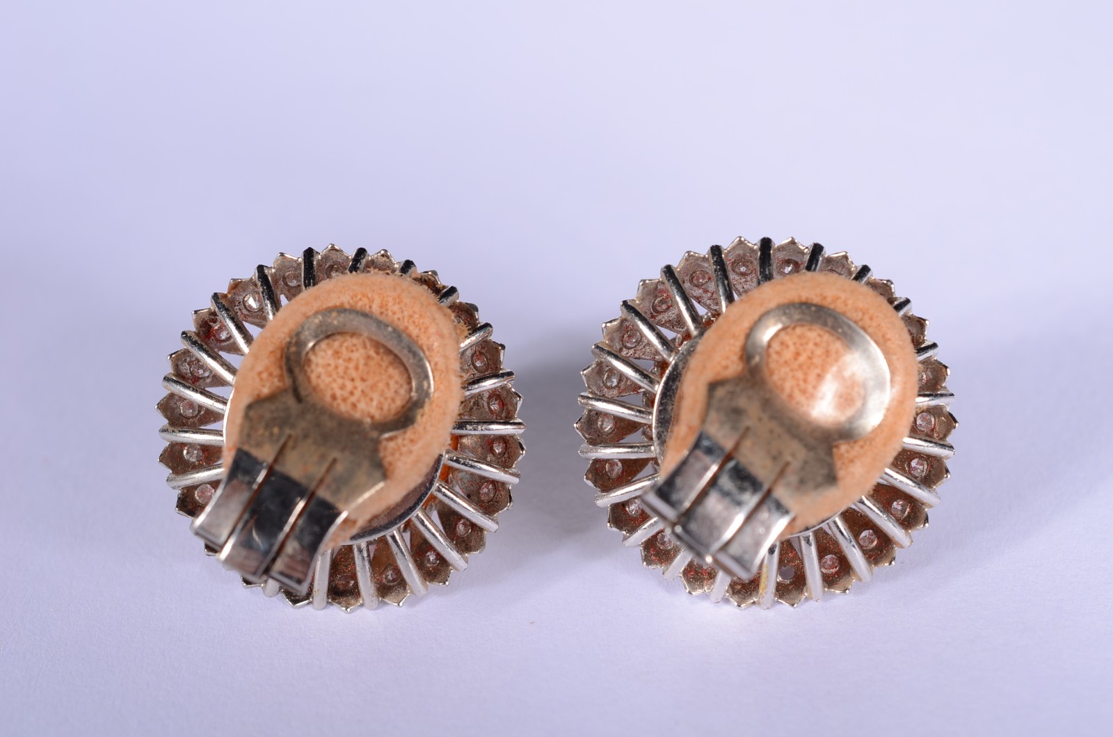 Conjunto com par de brincos de pressão e anel de platina com... - foto 6 de 9