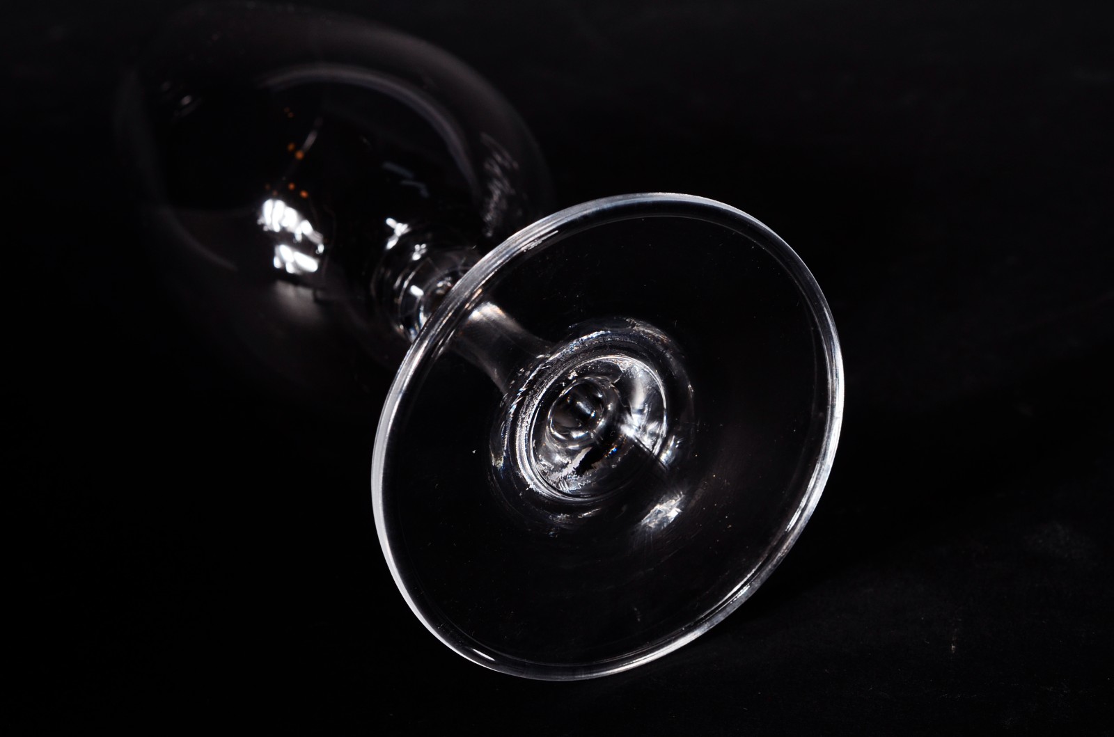 Seis taças de cristal para vinho 210 ml. - foto 3 de 4