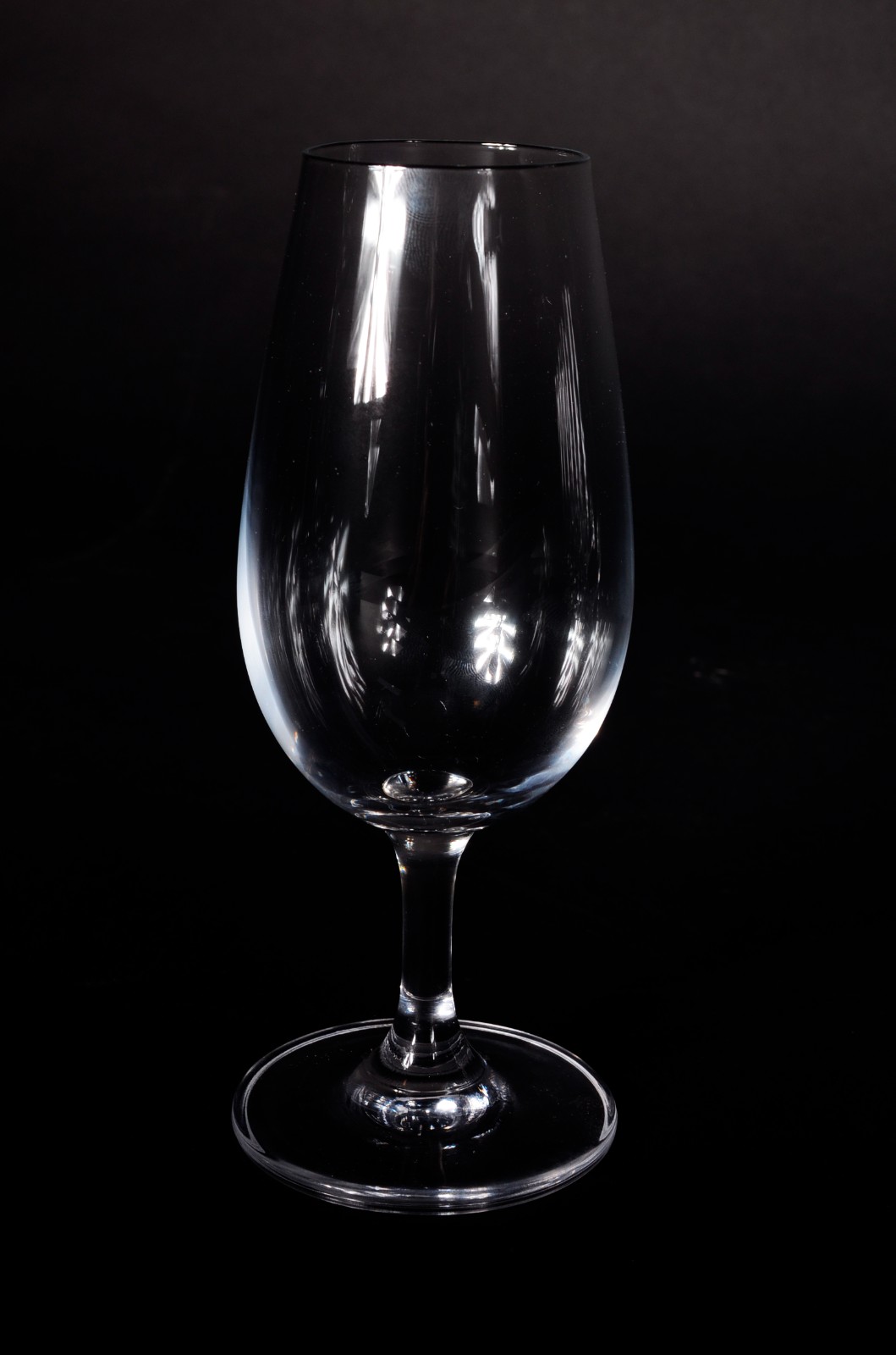Seis taças de cristal para vinho 210 ml. - foto 2 de 4