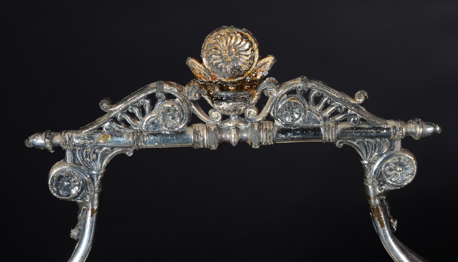 Porta caviar de pewter, tampa articulada, interior de cristal. Com... - foto 4 de 8
